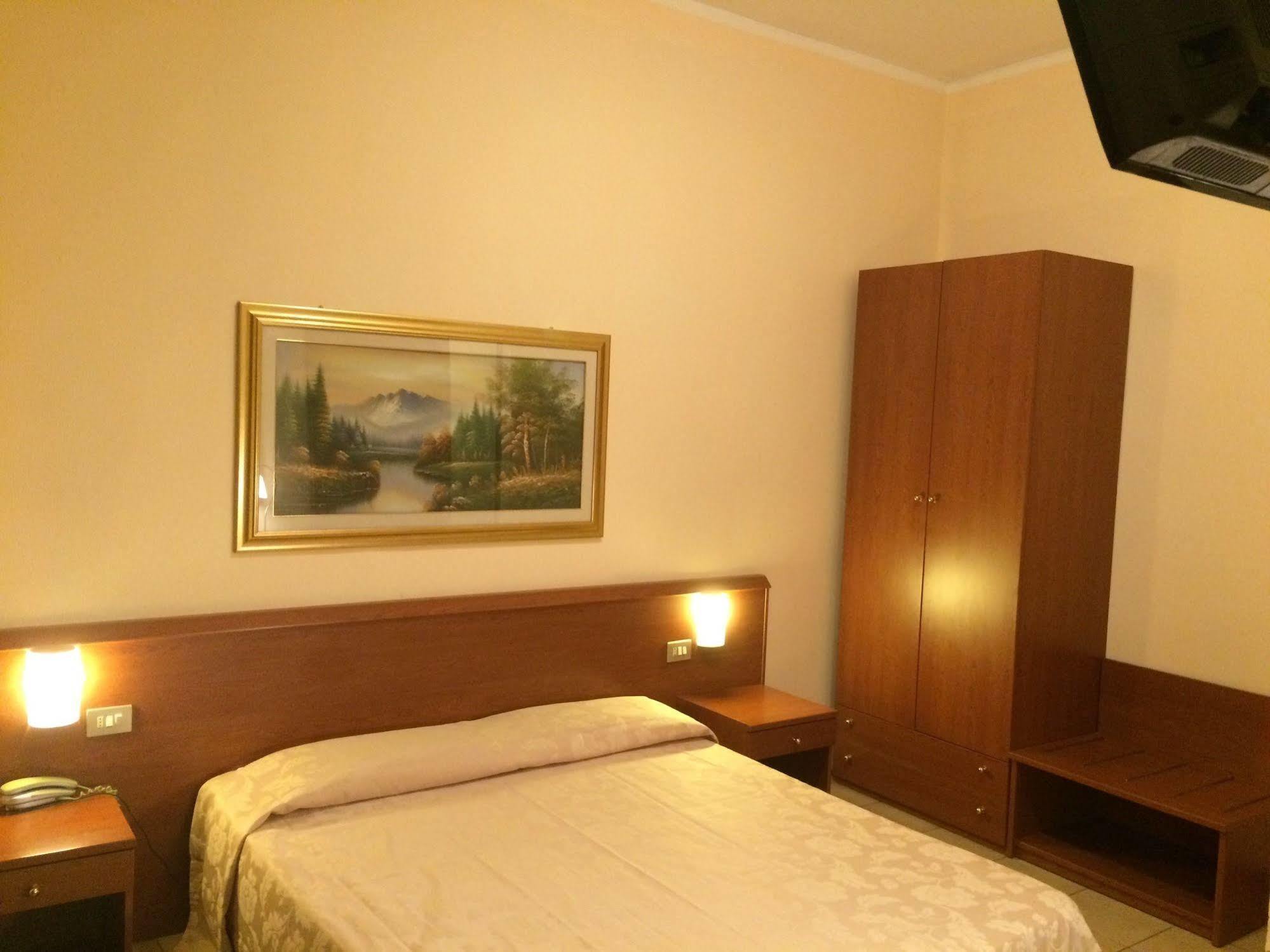 Hotel Paradiso Мілан Екстер'єр фото