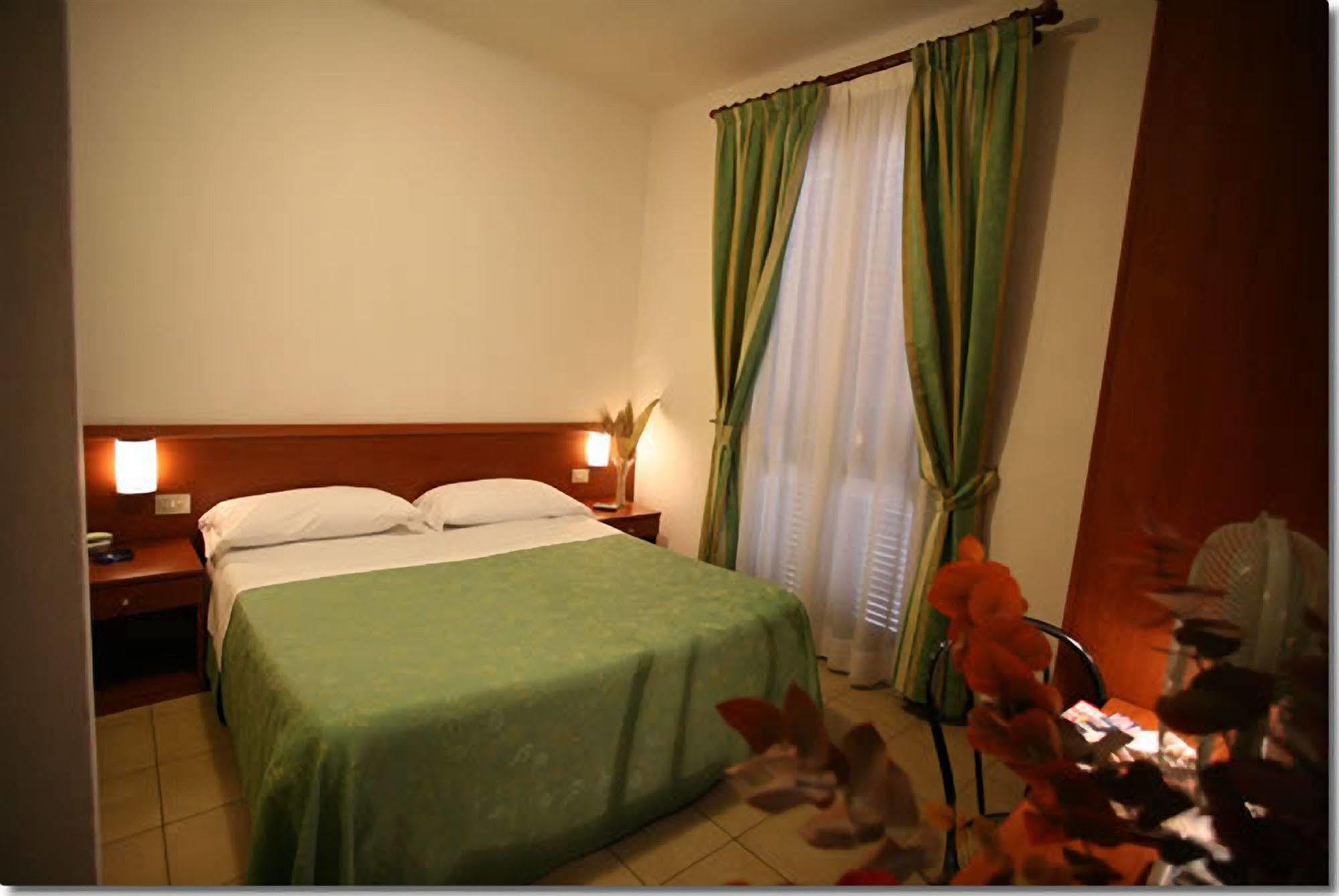 Hotel Paradiso Мілан Екстер'єр фото